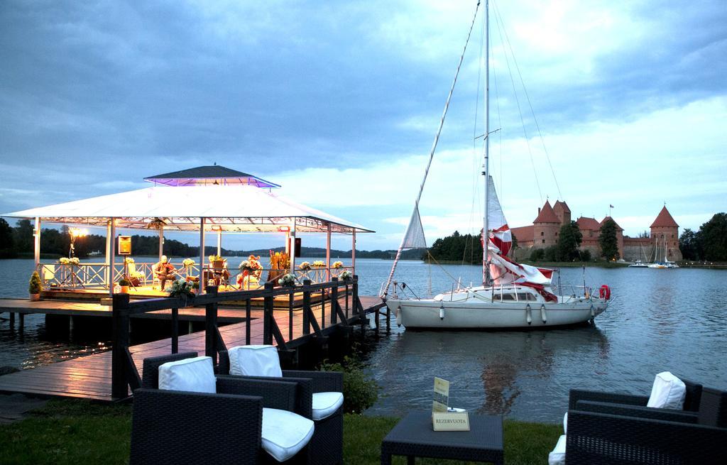 Apvalaus Stalo Klubas Gastro & Spa Hotel Trakai Exterior photo