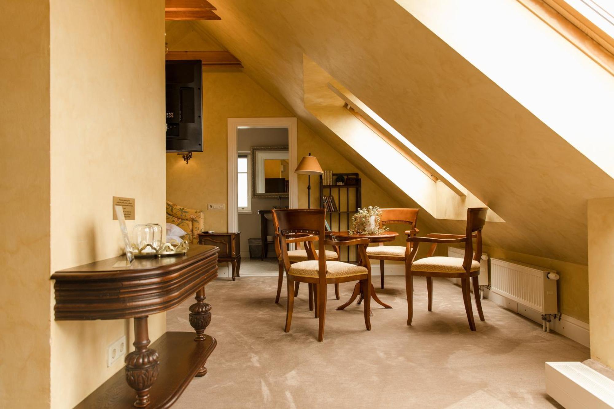 Apvalaus Stalo Klubas Gastro & Spa Hotel Trakai Exterior photo